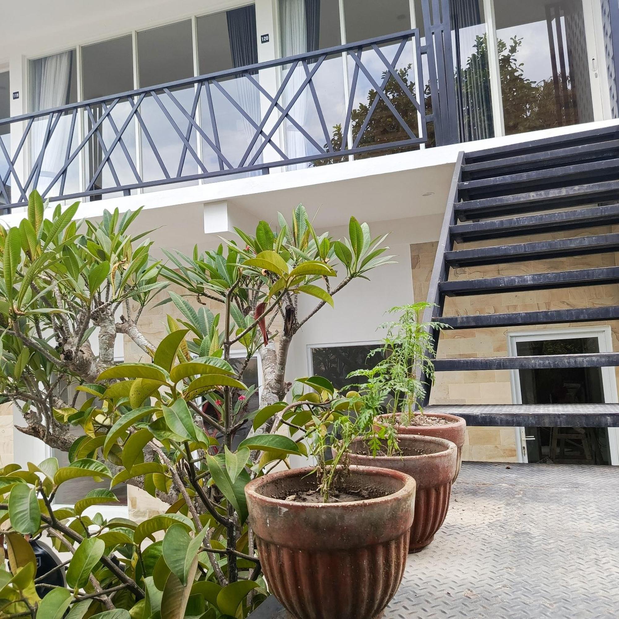 Tanjungkarang Zavana Rooms & Restaurant מראה חיצוני תמונה