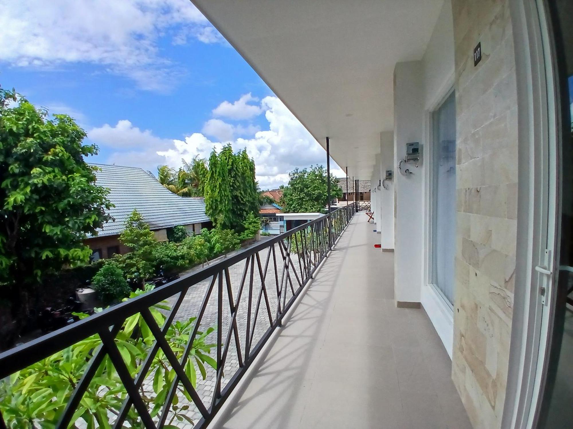 Tanjungkarang Zavana Rooms & Restaurant מראה חיצוני תמונה