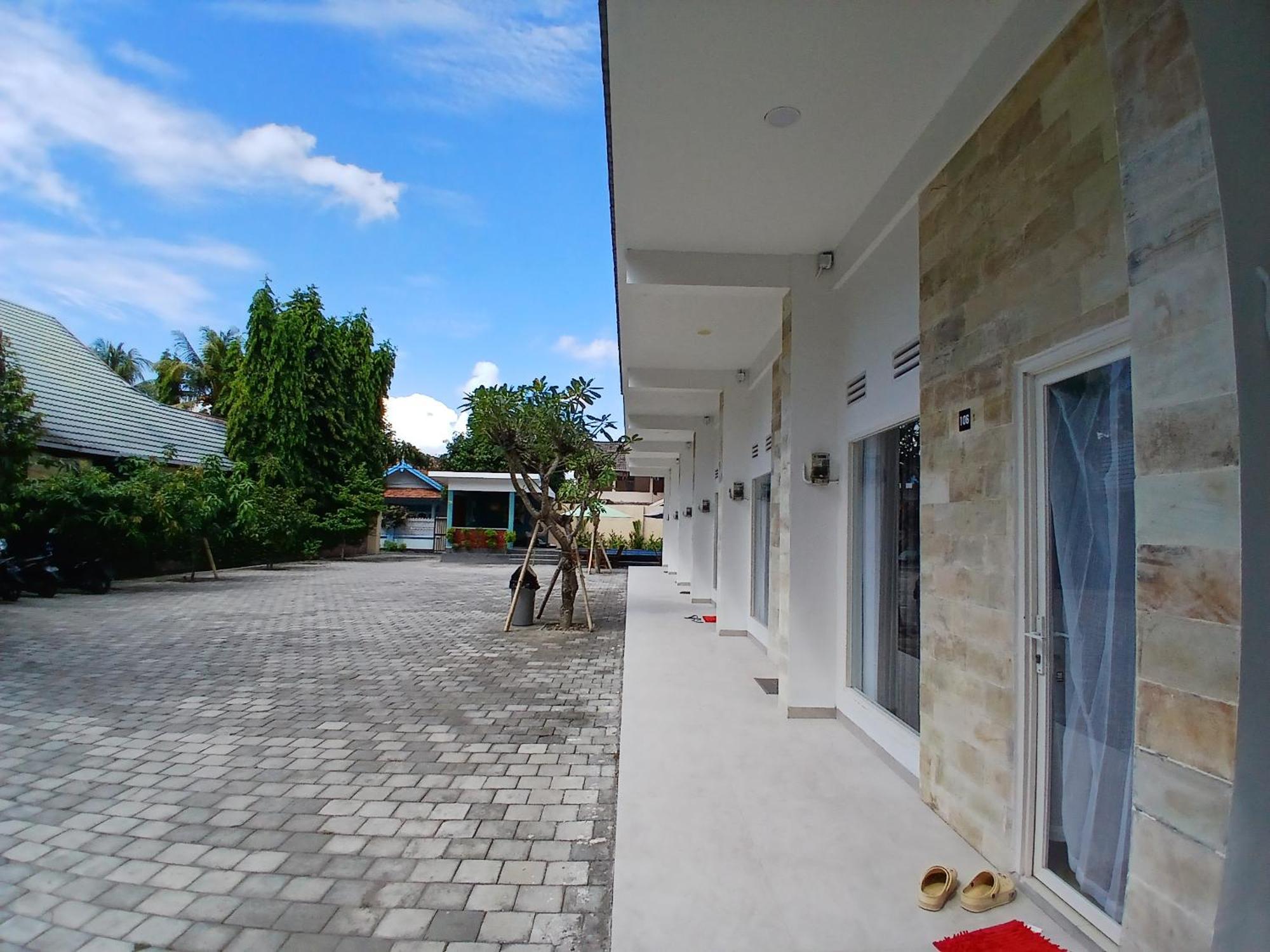 Tanjungkarang Zavana Rooms & Restaurant מראה חיצוני תמונה