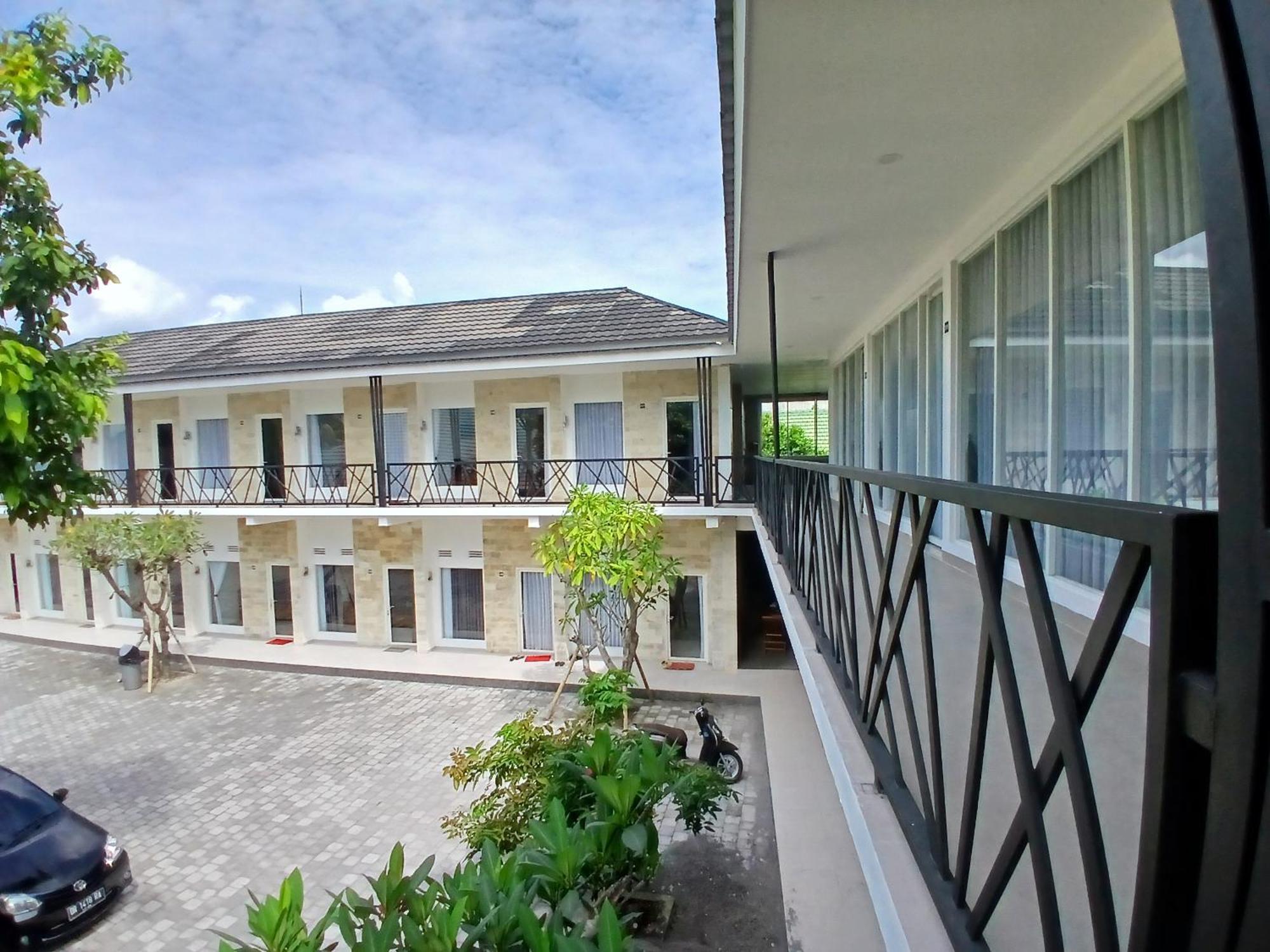 Tanjungkarang Zavana Rooms & Restaurant מראה חיצוני תמונה