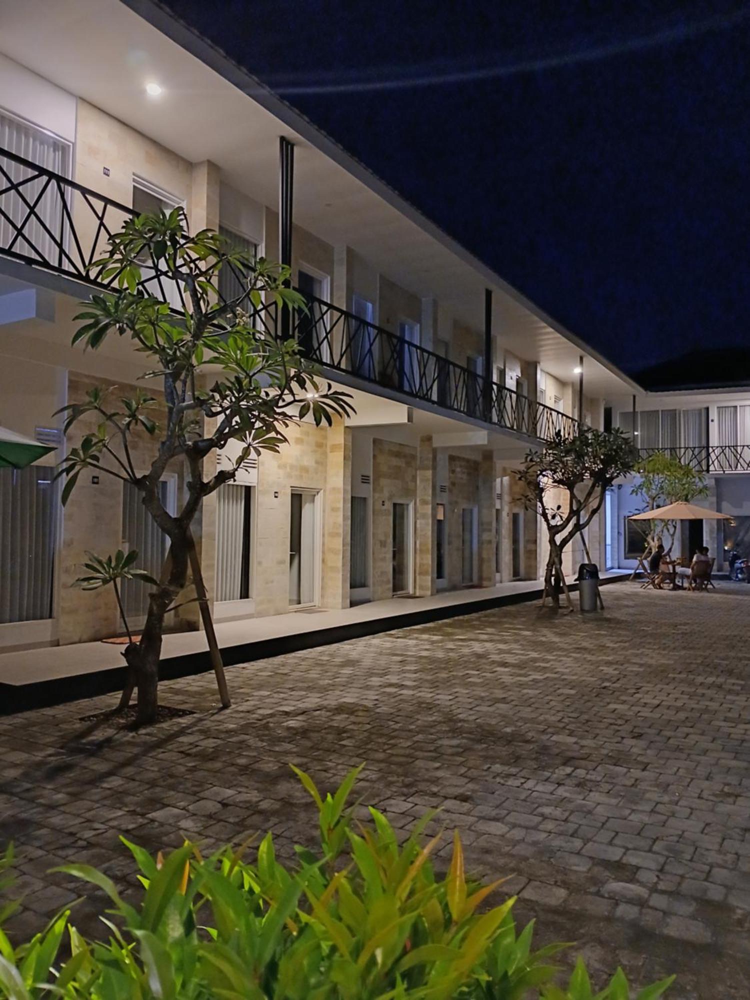 Tanjungkarang Zavana Rooms & Restaurant מראה חיצוני תמונה