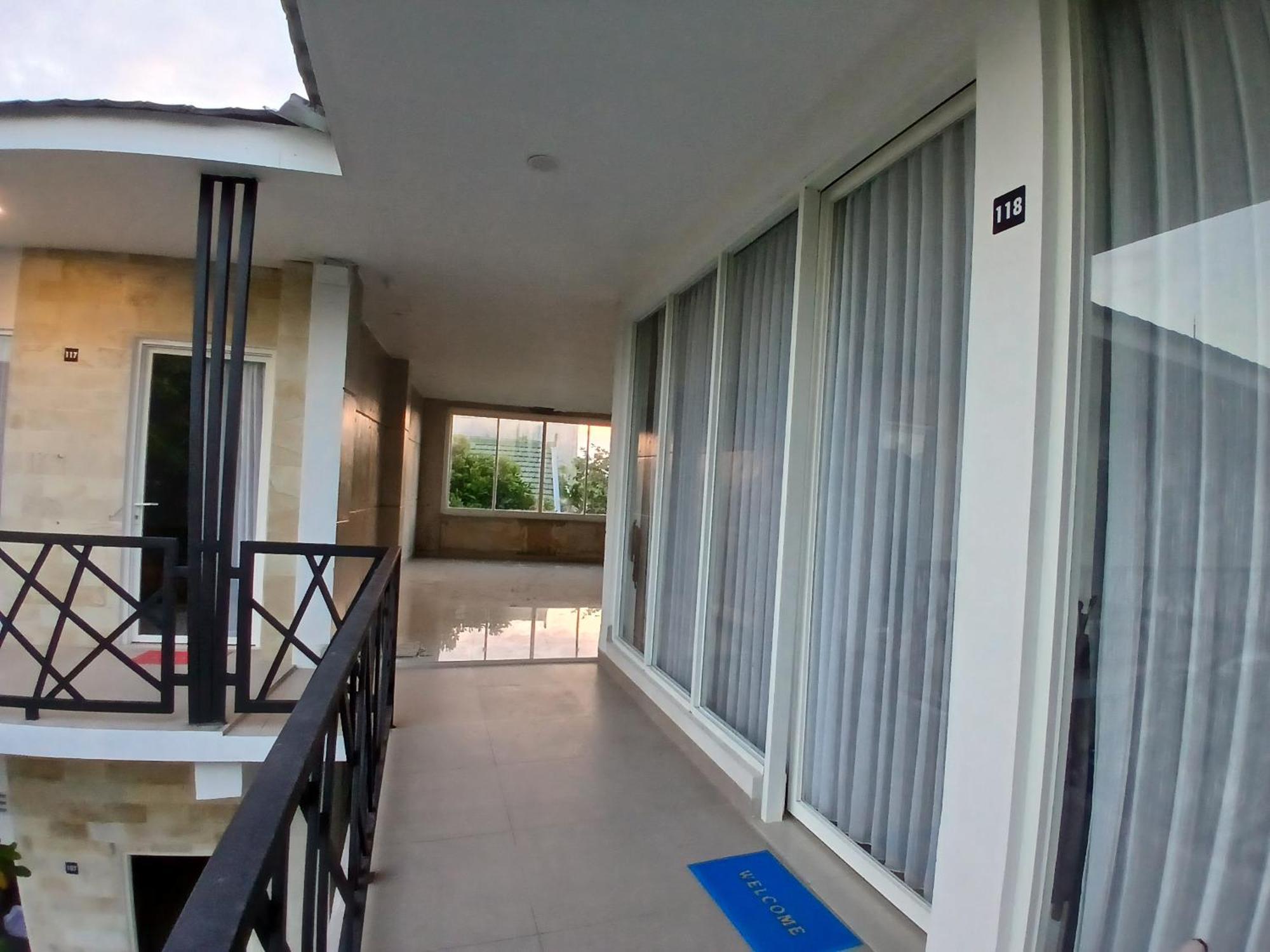 Tanjungkarang Zavana Rooms & Restaurant מראה חיצוני תמונה