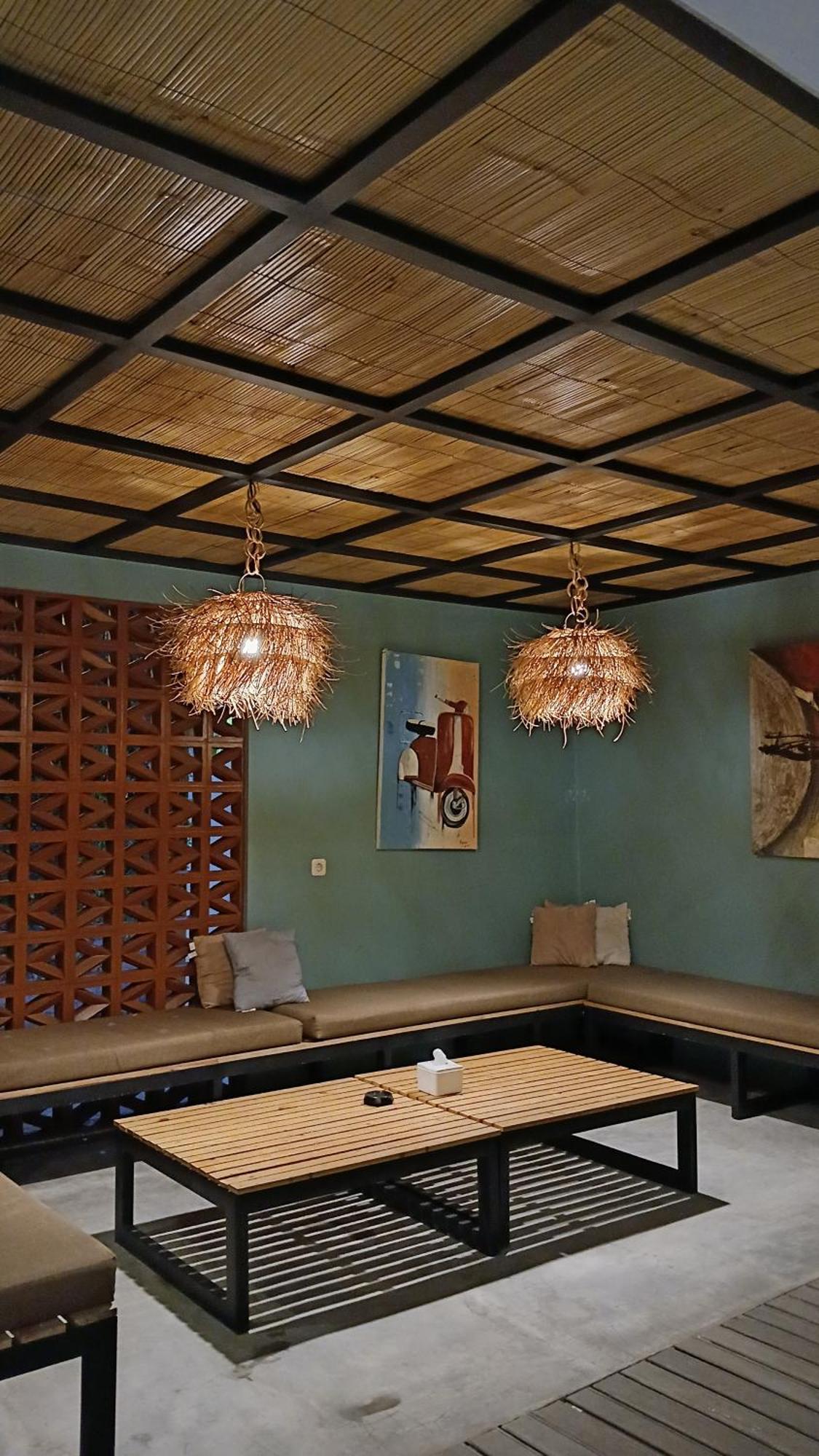 Tanjungkarang Zavana Rooms & Restaurant מראה חיצוני תמונה