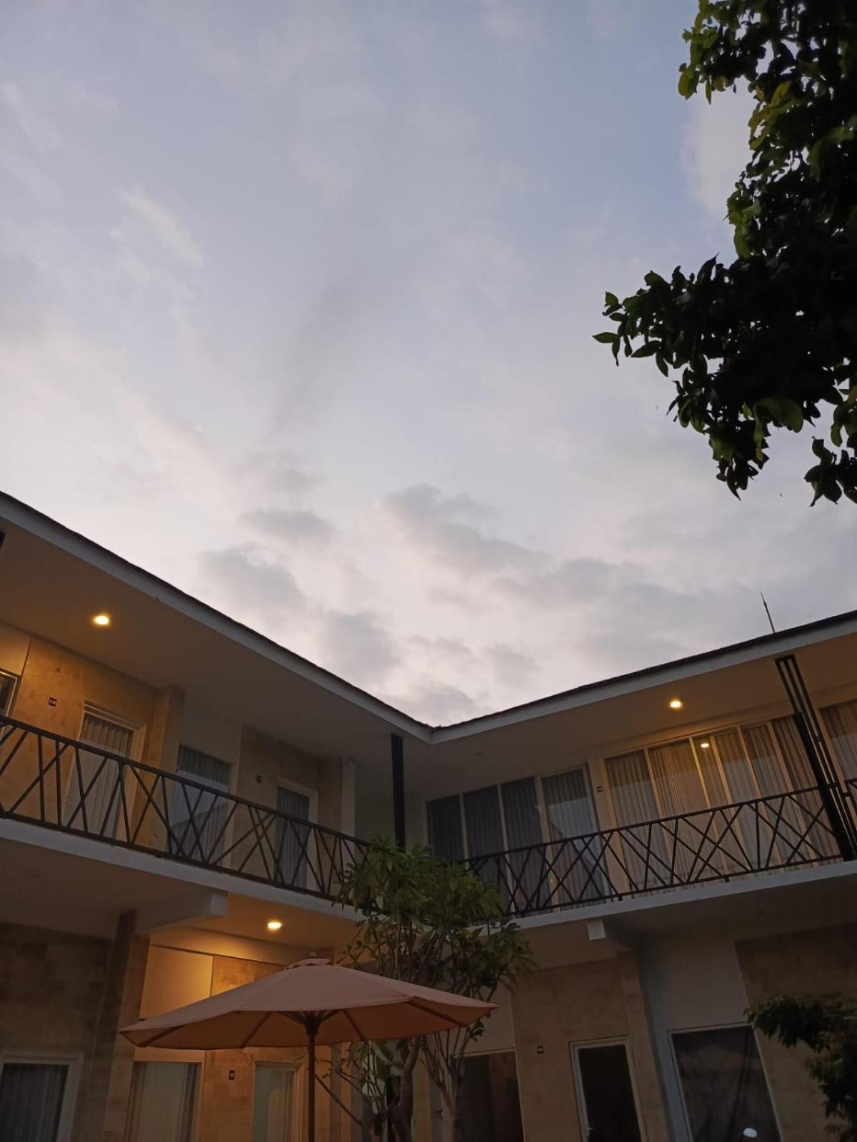 Tanjungkarang Zavana Rooms & Restaurant מראה חיצוני תמונה