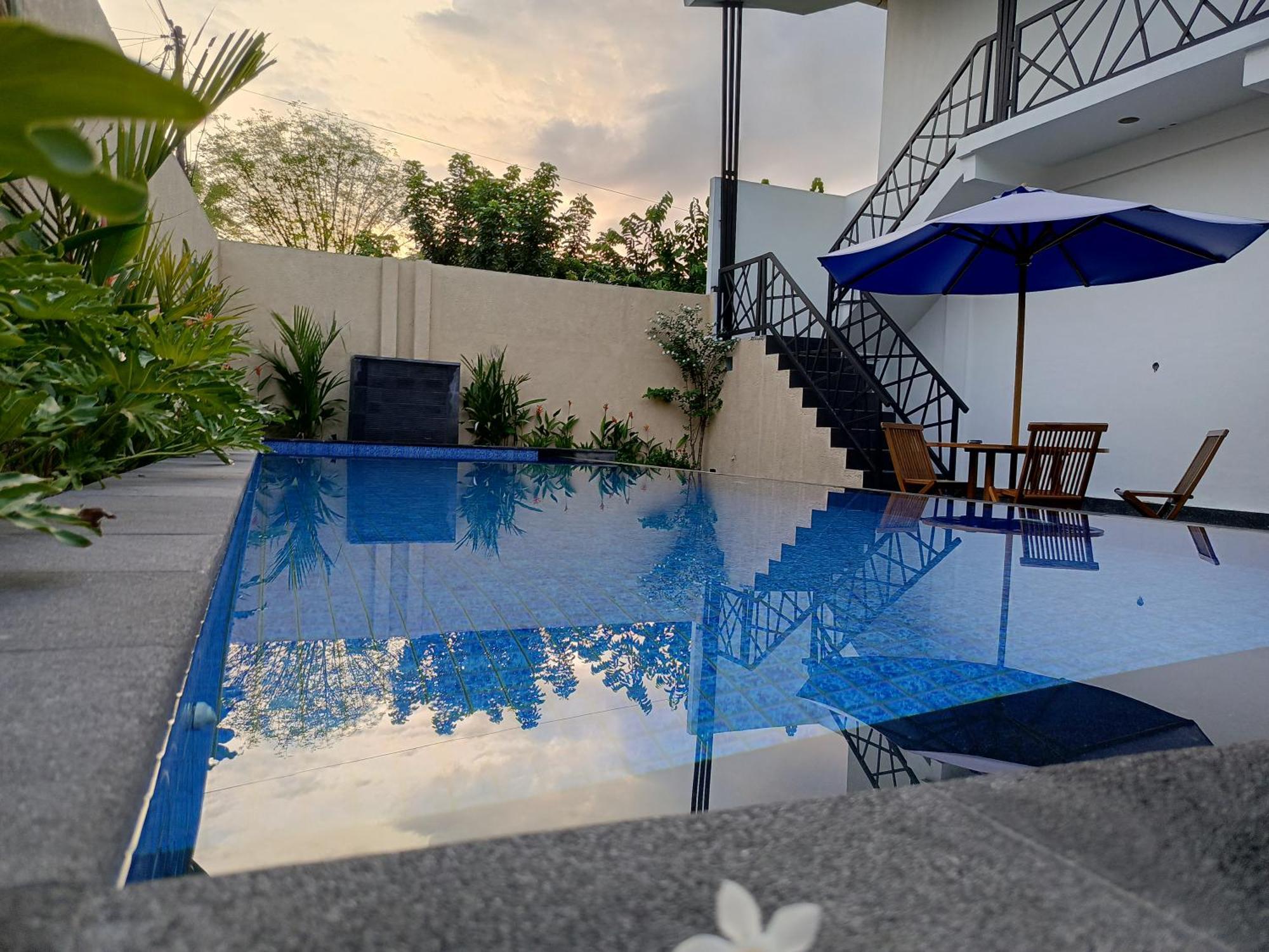 Tanjungkarang Zavana Rooms & Restaurant מראה חיצוני תמונה