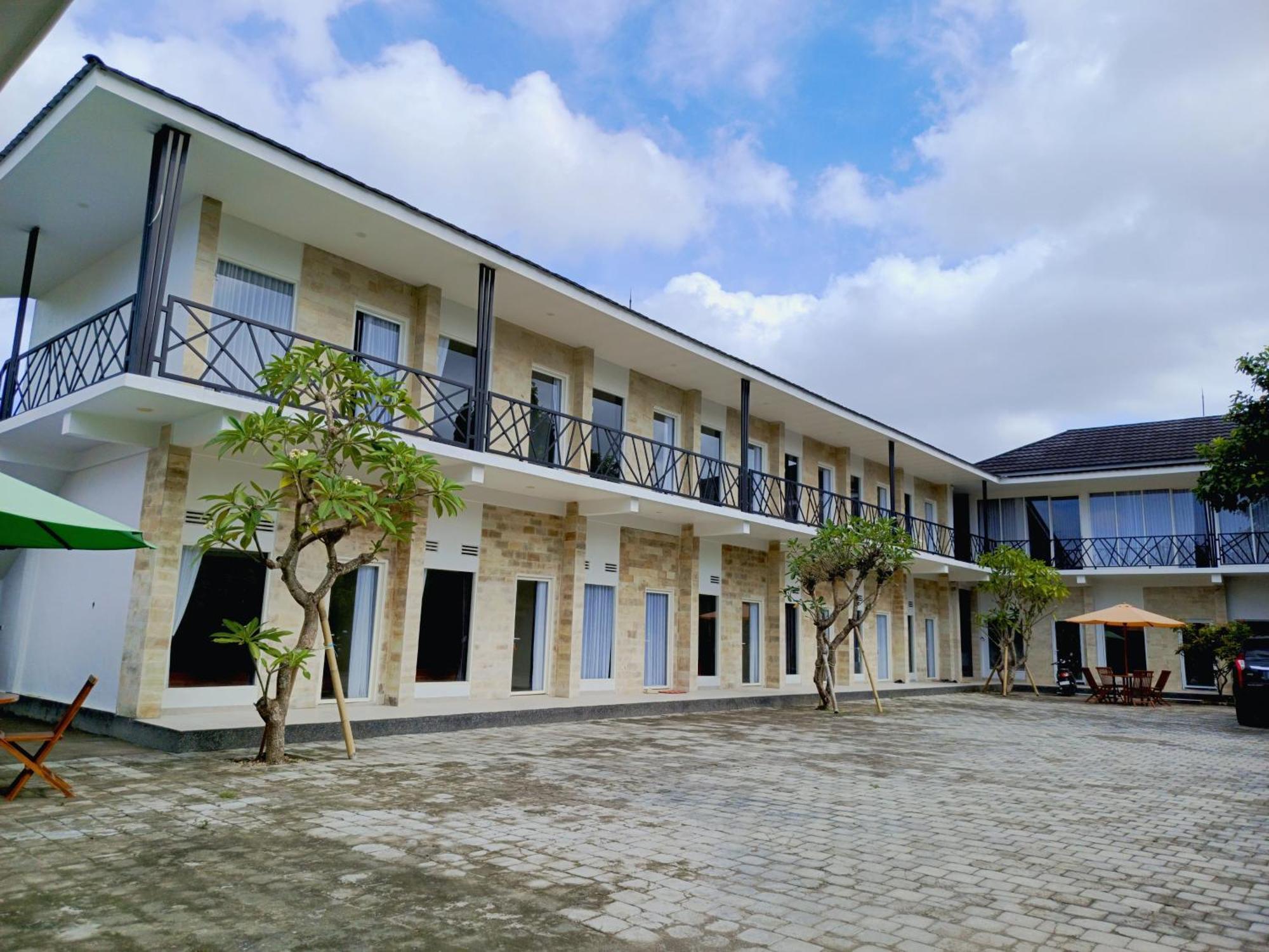 Tanjungkarang Zavana Rooms & Restaurant מראה חיצוני תמונה