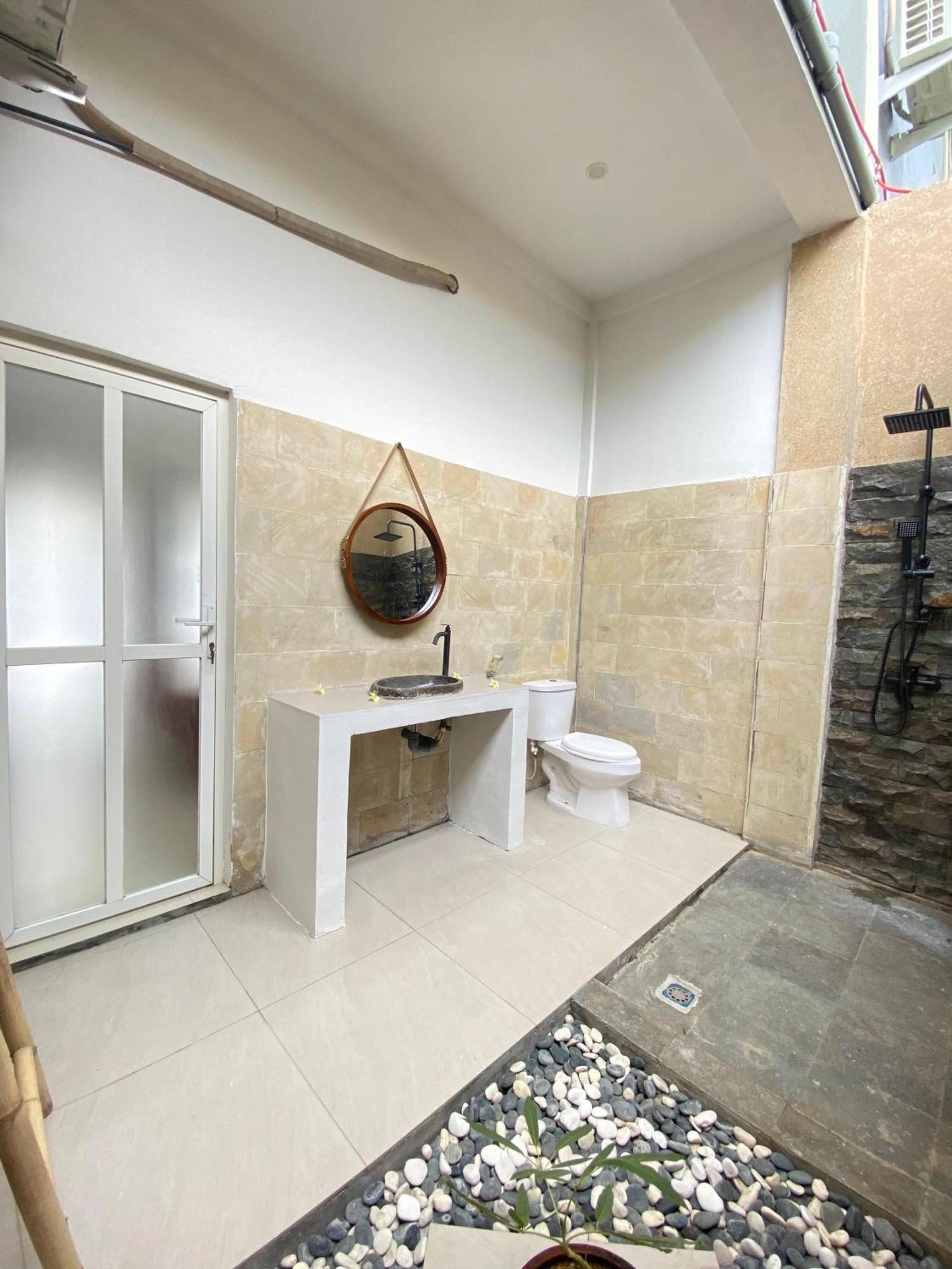 Tanjungkarang Zavana Rooms & Restaurant מראה חיצוני תמונה